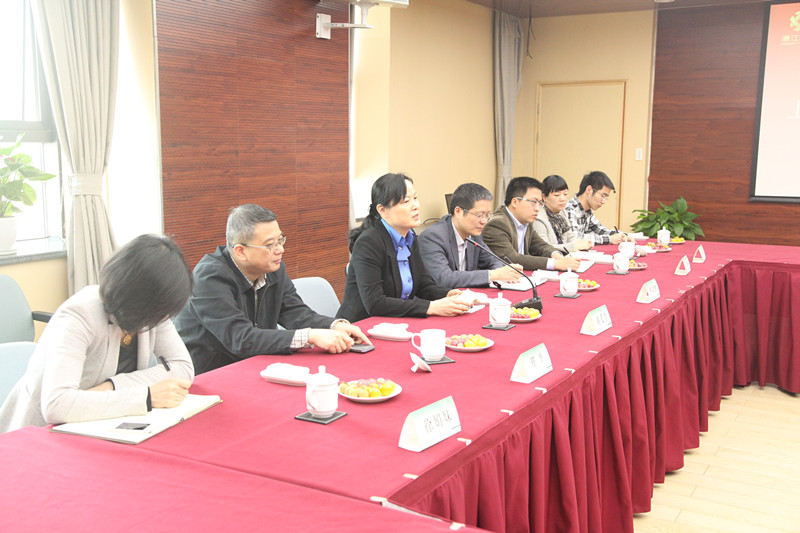 杭州市上城區(qū)常務(wù)副區(qū)長黃愛芳一行來我司走訪調(diào)研