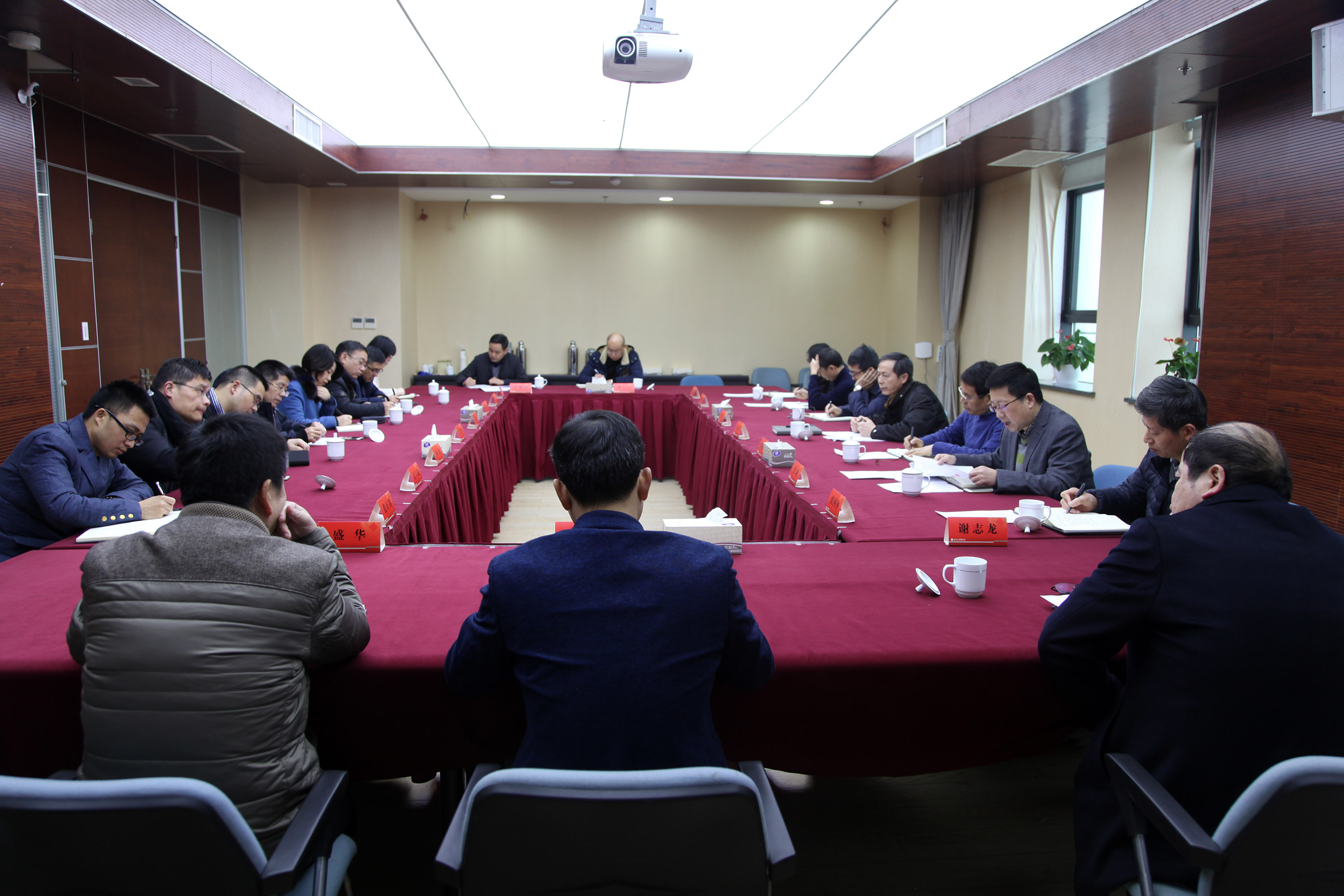 集團(tuán)公司召開黨委（擴(kuò)大）會(huì)議傳達(dá)學(xué)習(xí)黨的十九屆二中全會(huì)、十九屆中央紀(jì)委二次全會(huì)精神