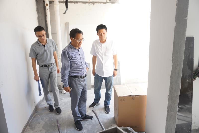 集團(tuán)公司副總經(jīng)理徐旭陽(yáng)赴商業(yè)公司開(kāi)展安全檢查