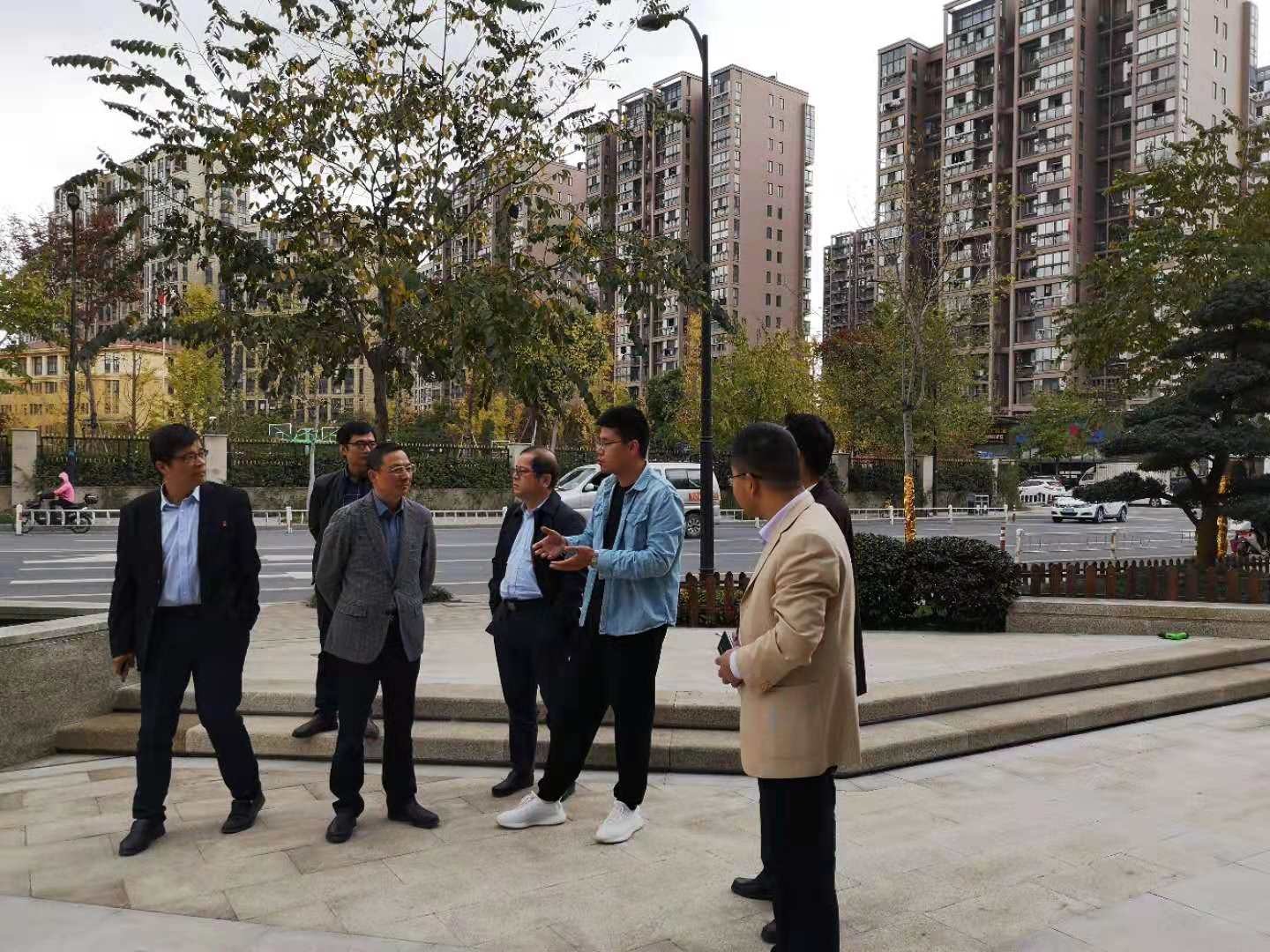 集團(tuán)公司副總經(jīng)理余顯勇赴信聯(lián)文創(chuàng)園考察調(diào)研