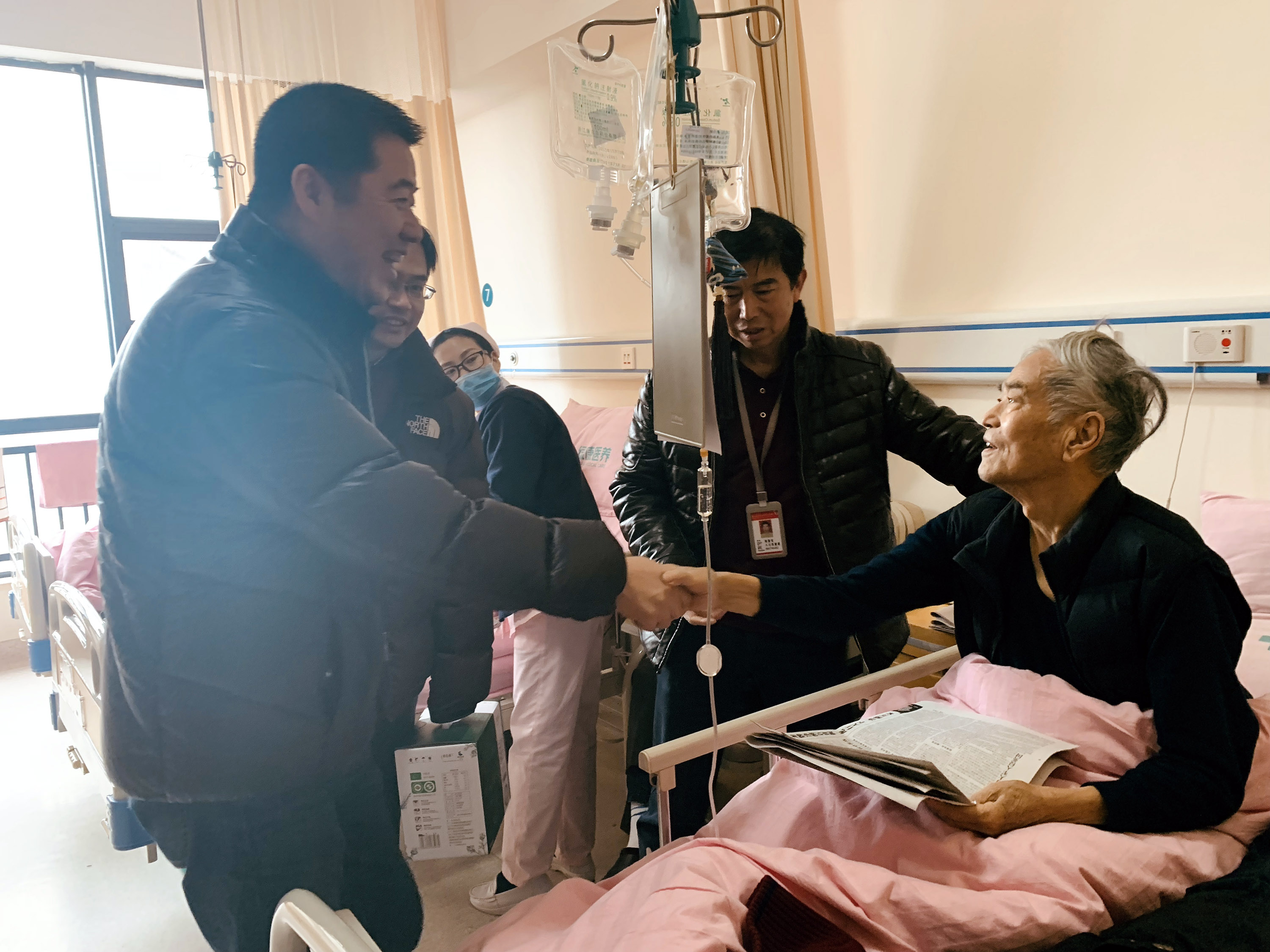 關(guān)愛公司離退休老干部 省工藝這些舉動很暖心