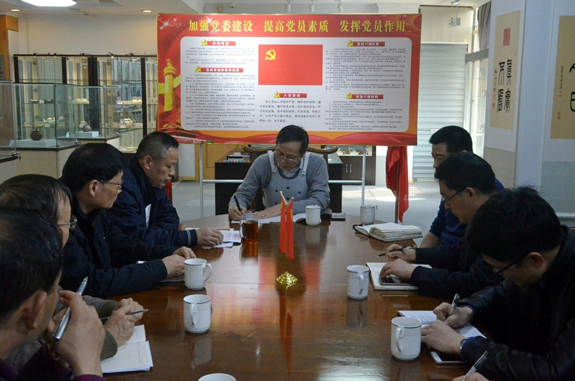 集團公司黨委書記總經(jīng)理虞岳明赴工藝品公司開展“三服務(wù)”活動