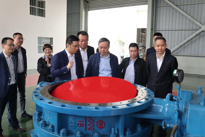 虞岳明赴溫州龍灣考察相關(guān)企業(yè)