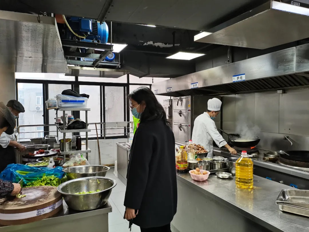 疫情防控“嚴”字當頭，平凡堅守“暖”在心窩