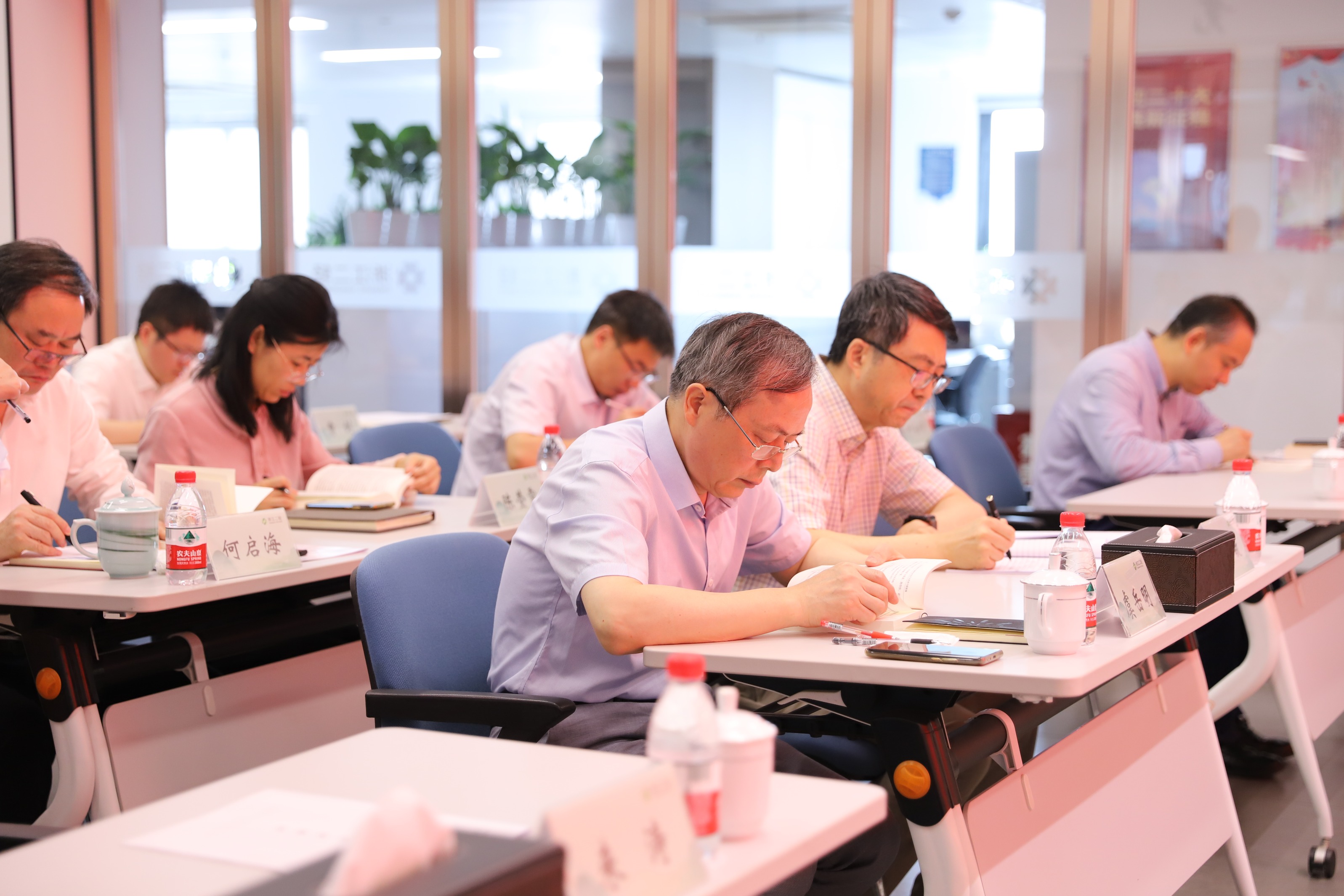 學(xué)出絕對忠誠 學(xué)出使命擔(dān)當(dāng) 省二輕集團(tuán)舉辦主題教育讀書班