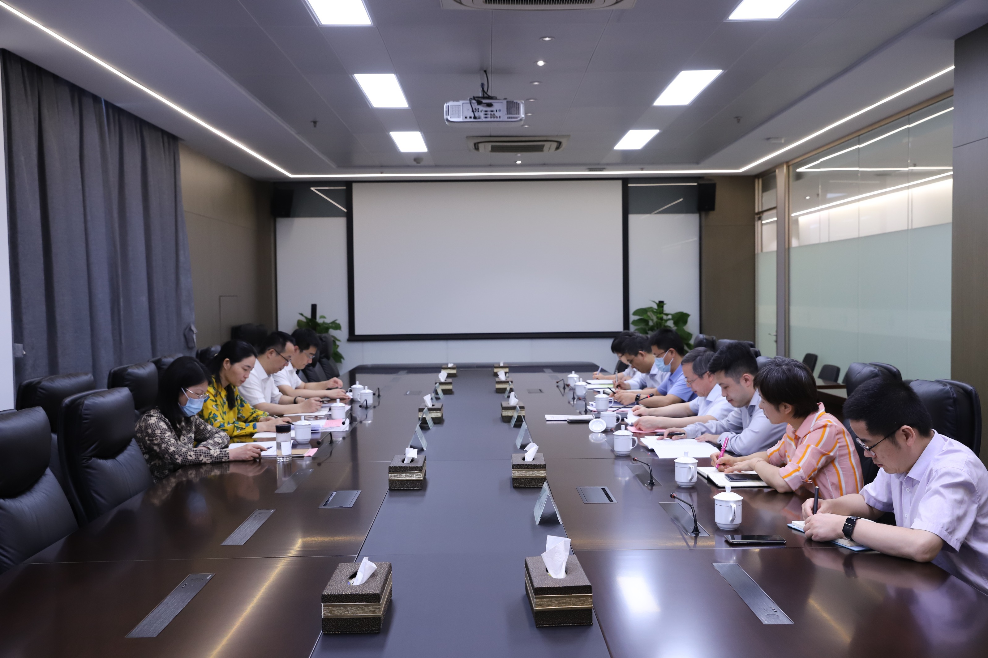 省國資委副主任顧濤一行到省二輕集團(tuán)調(diào)研指導(dǎo)