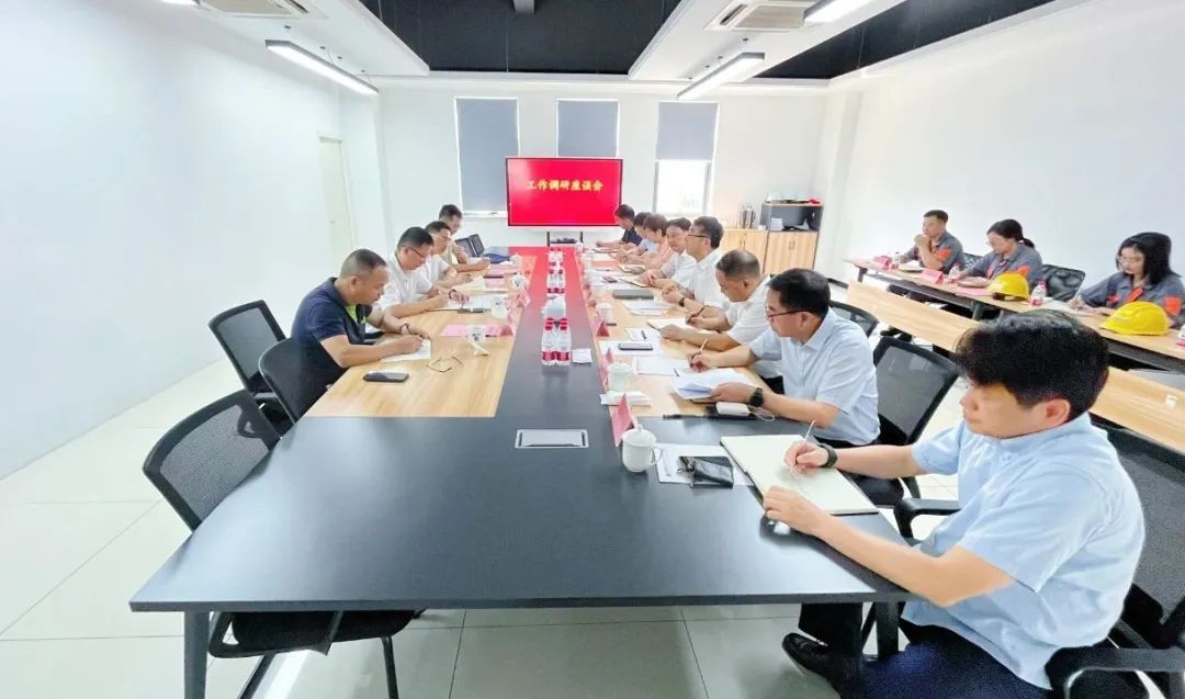 省國資委黨委委員、副主任陳孝一行到省二輕集團(tuán)申達(dá)機器公司調(diào)研指導(dǎo)