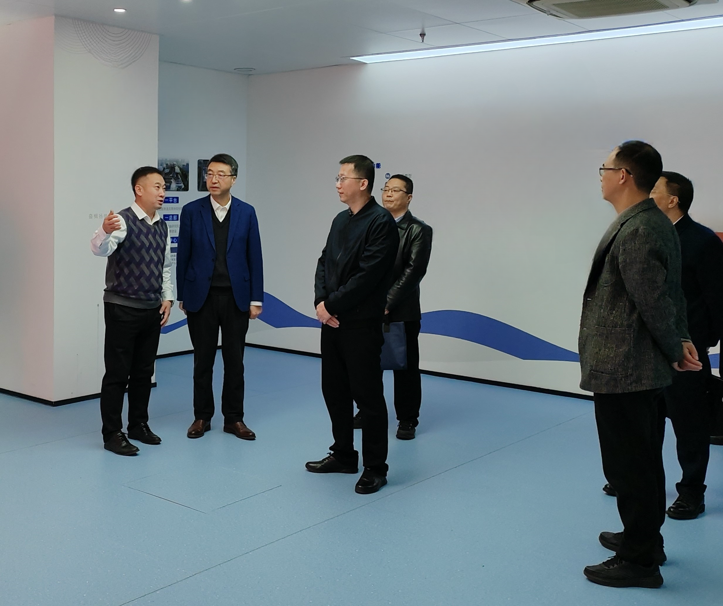 省國(guó)資委黨委委員、副主任陳孝在省二輕集團(tuán)開(kāi)展“大走訪大調(diào)研大服務(wù)大解題”活動(dòng)