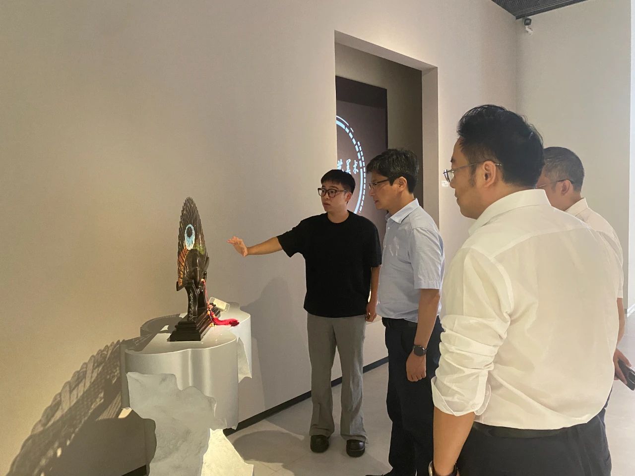 浦江縣委書記胡作滔一行到訪省二輕集團