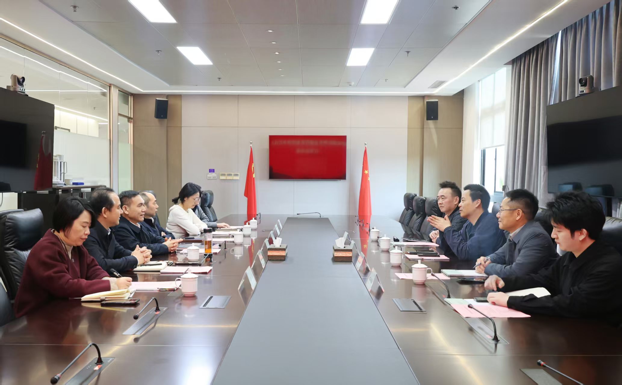 杭州金融投資集團黨委書記、董事長沈立一行到訪省二輕集團