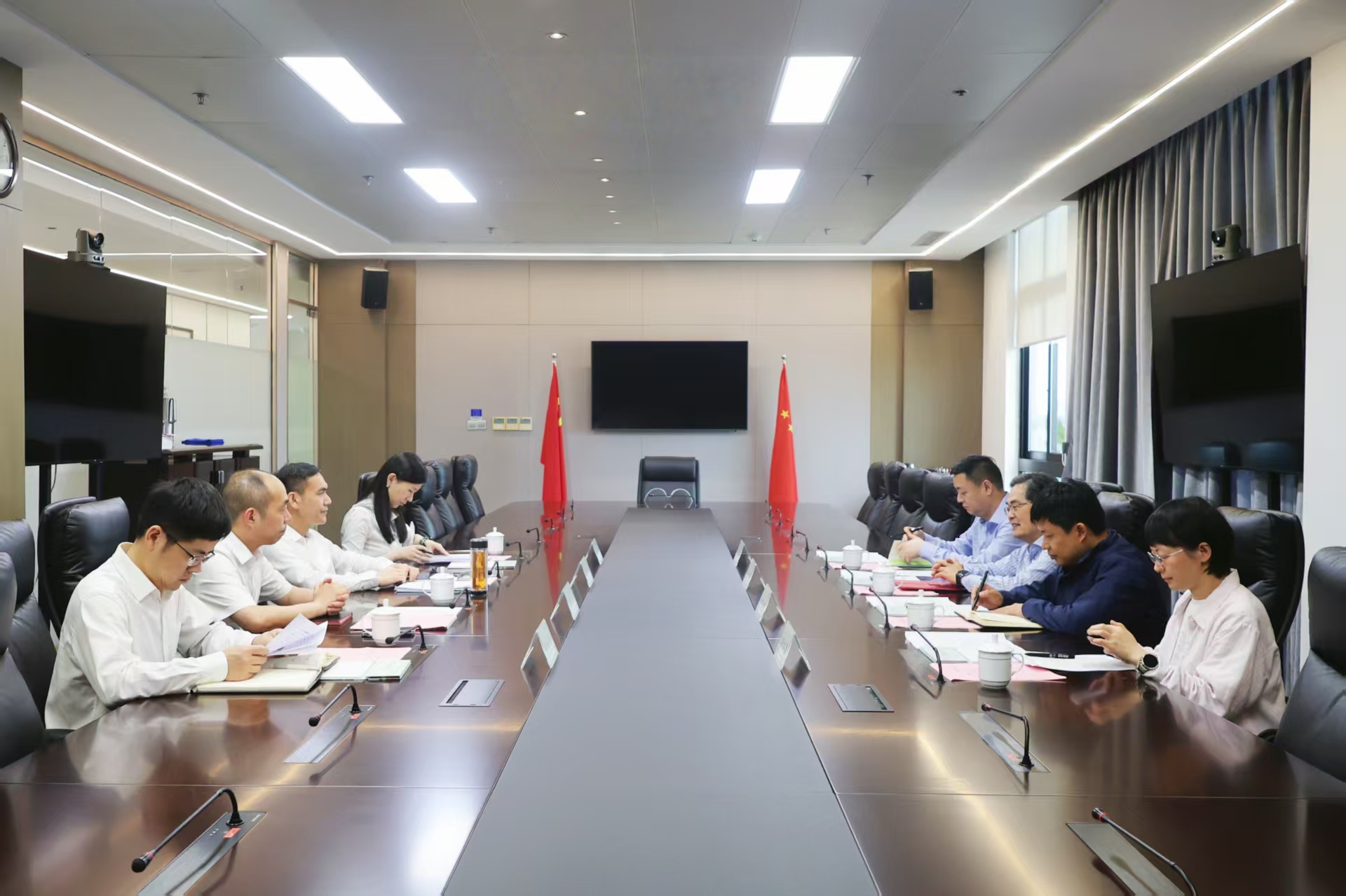 省慈善聯(lián)合總會(huì)副會(huì)長施利民一行到訪省二輕集團(tuán)